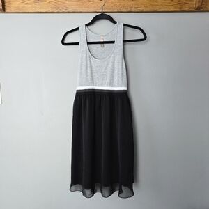 Thyme Maternity Gray and Black Sleeveless Maternity Dress